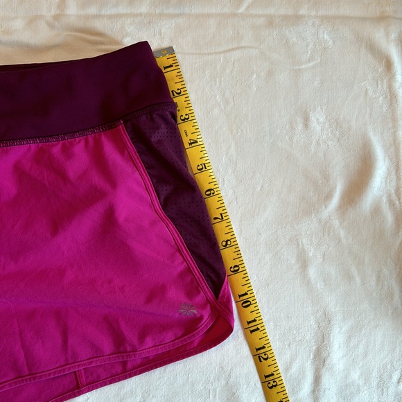 Women’s Athleta Magenta Pink Running Shorts Size L - Picture 7 of 13